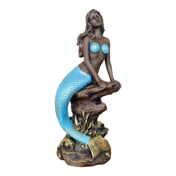 Sereia na Rocha Envelhecida - Image 4