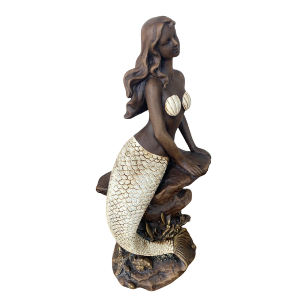 Sereia na Rocha Envelhecida - Image 2